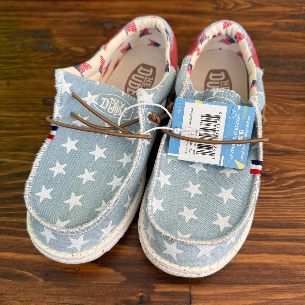 Hey Dude Boys' Wally Youth Americana Casual Shoes in Denim Star Size 1 - Picture 2 of 8